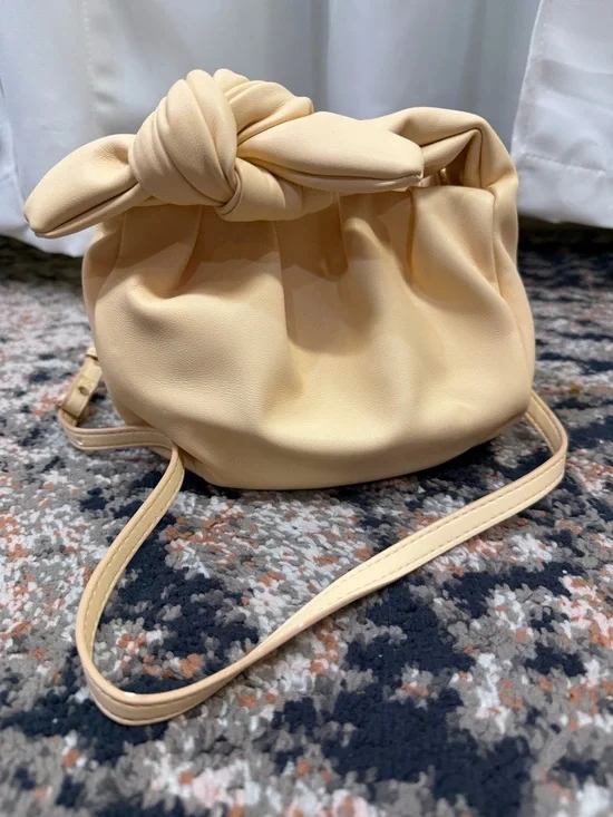 NWOT Mango ‘Small Knot Bag’ w/ Shoulder Strap in “Vanilla” Vegan Leather - Picture 8 of 16
